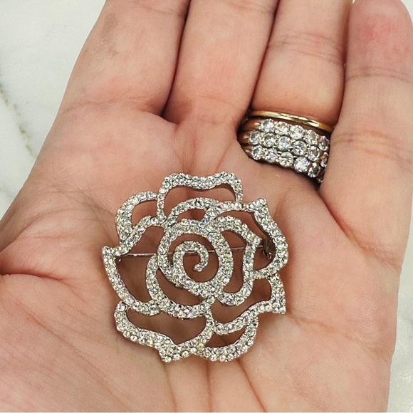 Vintage Pave Rose Pin Brooch Silver-Tone Openwork Rhinestone Flower Estate Bling - Picture 2 of 6